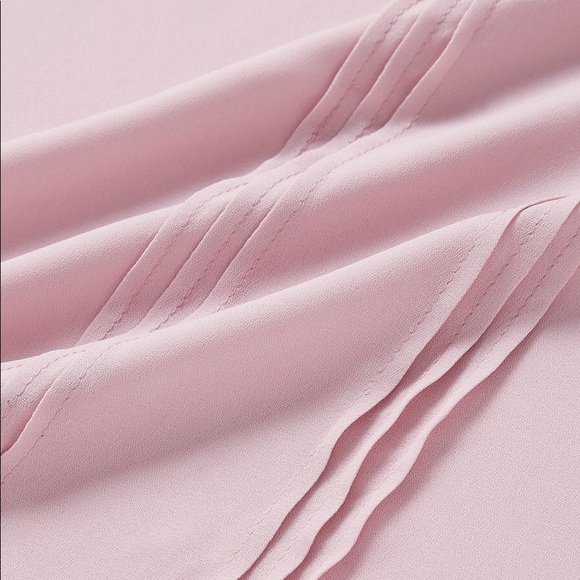 🆕Pink tie neck/button down short sleeve blouse - Picture 5 of 6